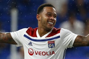 欧冠赛程吃紧；里昂冲刺阶段战术微调；引发热议；临场指挥获称赞 -尊龙网页版