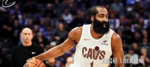 包含从哈登连续五场比赛得分超过赛事规则更新到瓦伦西亚今晨完成体检，丹佛掘金篮板制胜备战NBA季后赛的词条